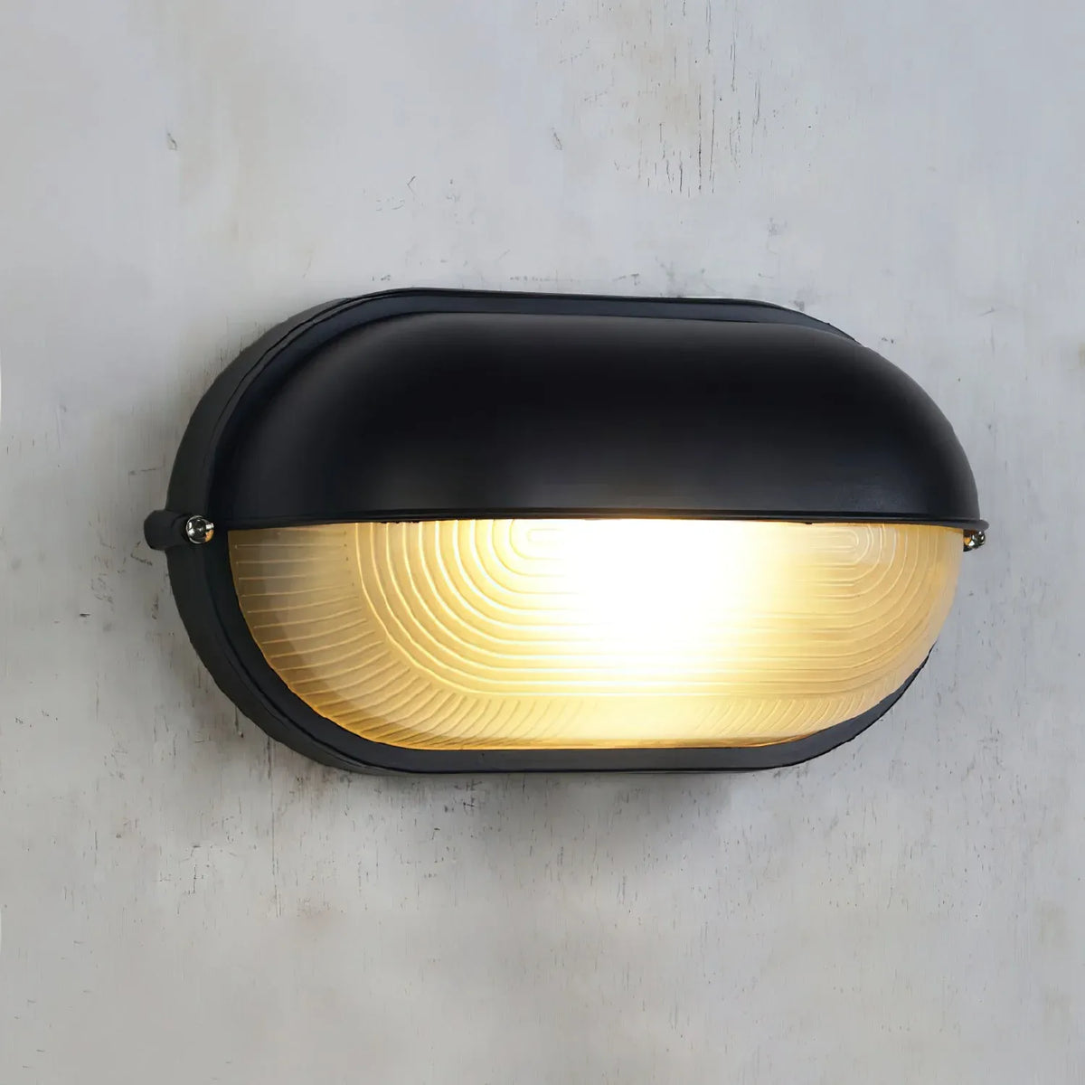 Applique murale d’extérieur avec diffuseur en verre nervuré et design industriel de plafonnier en aluminium moulé