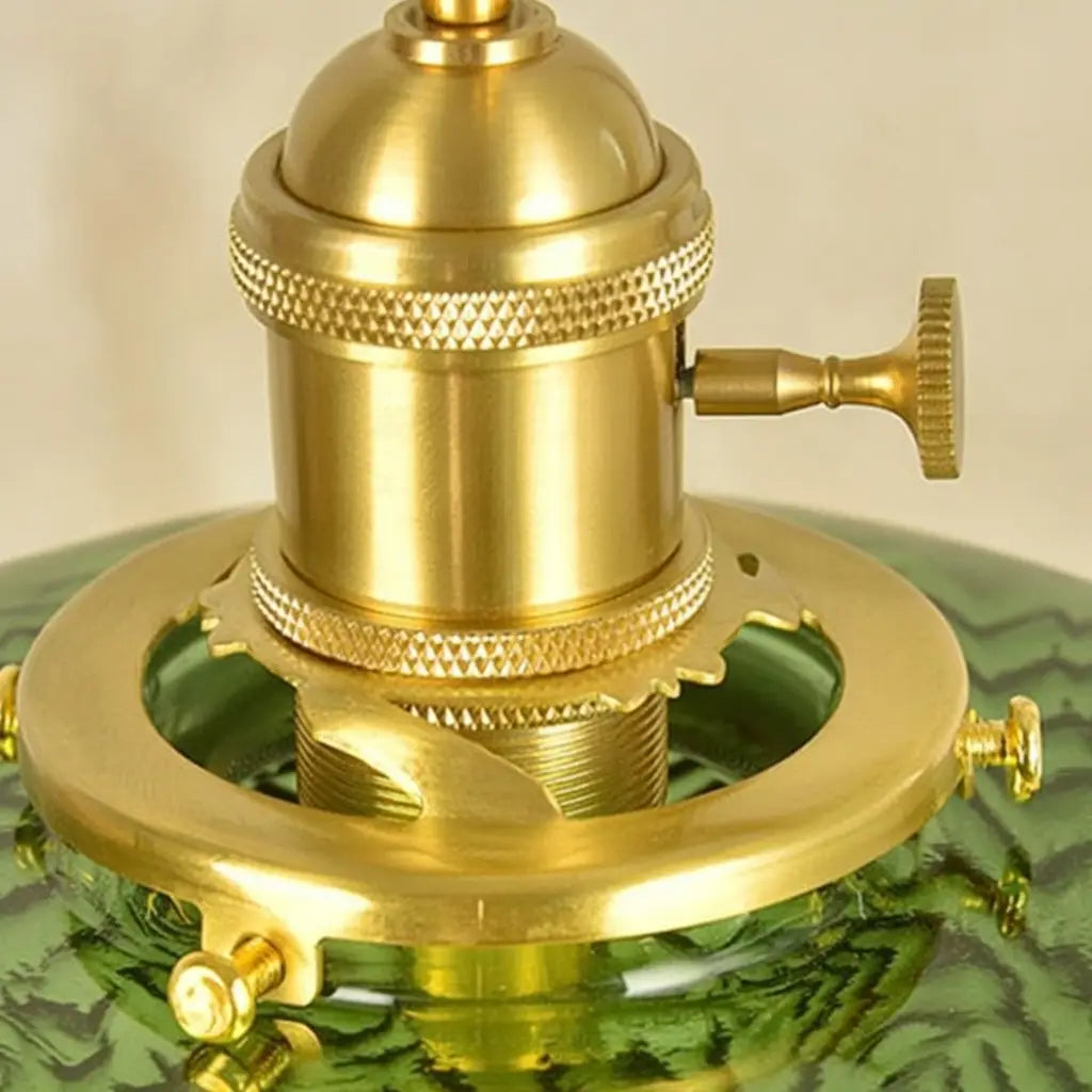 Lampada a sospensione con vetro pressato a coste e finiture in ottone