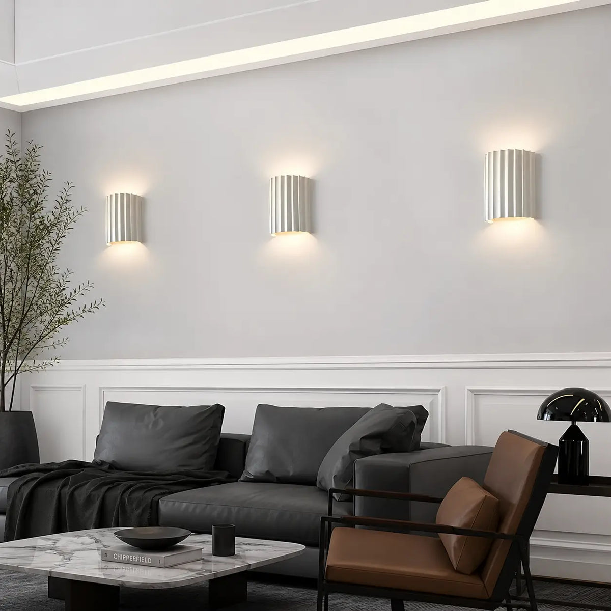 Applique con resina trasparente testurizzata e superficie scultorea per un’illuminazione d’atmosfera moderna