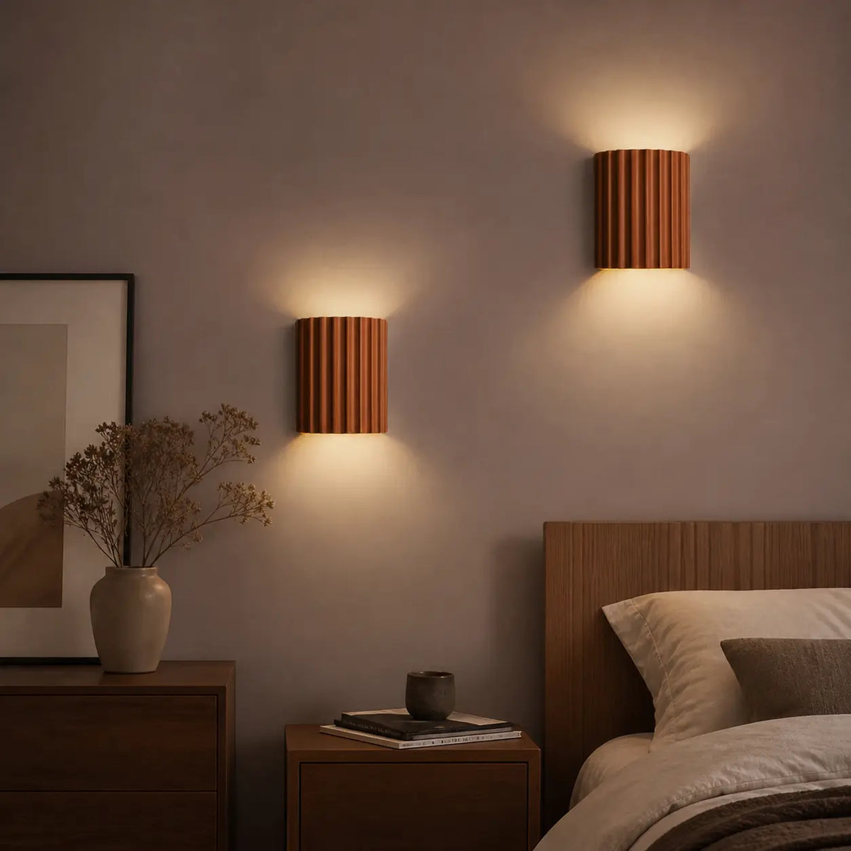 Applique con resina trasparente testurizzata e superficie scultorea per un’illuminazione d’atmosfera moderna