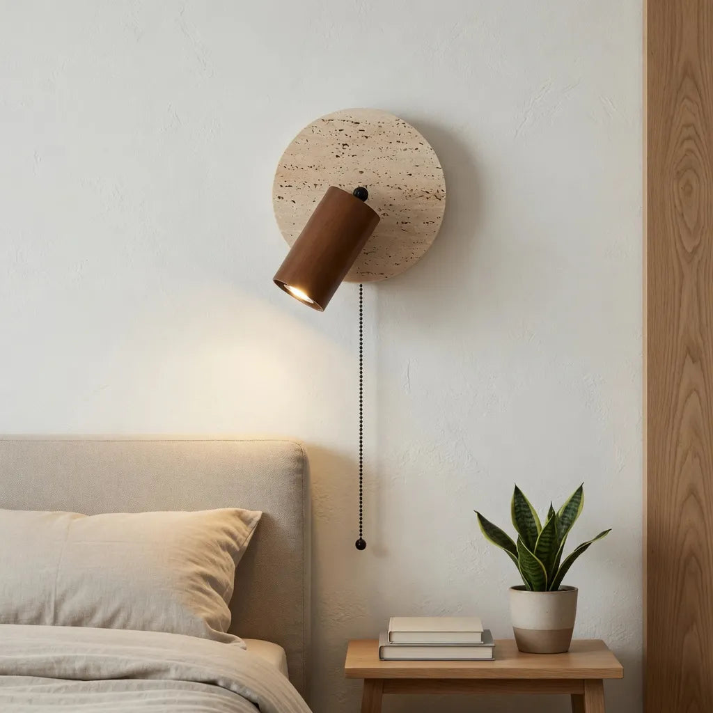 Applique murale à travertin réglable avec détail en bois, au design moderne