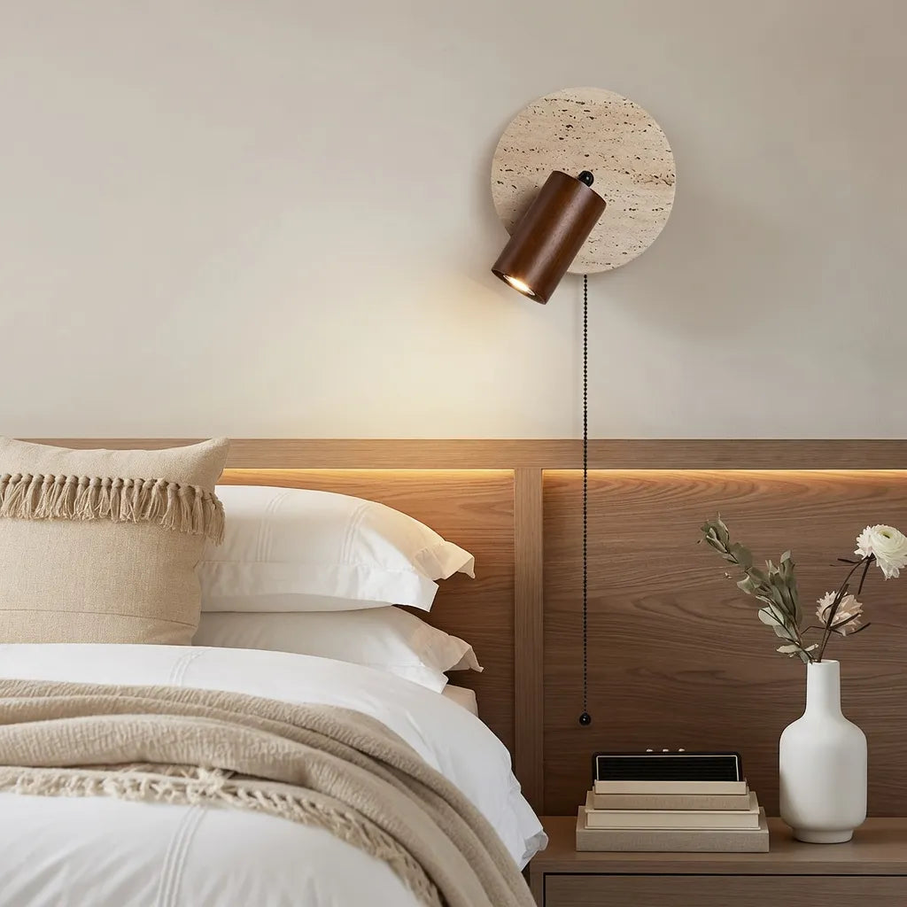 Applique murale à travertin réglable avec détail en bois, au design moderne