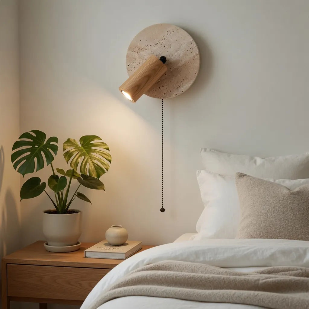 Applique murale à travertin réglable avec détail en bois, au design moderne