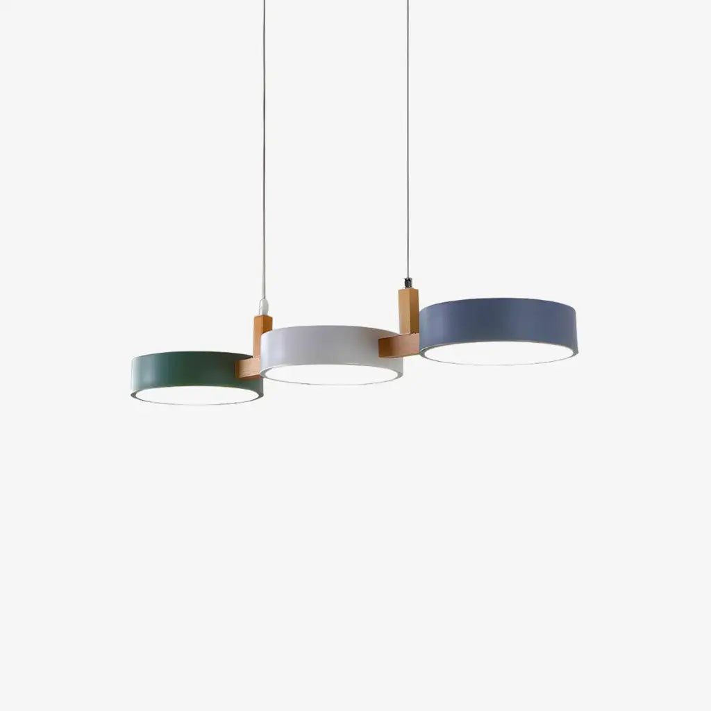 Suspension linéaire avec poutre en bois et abat-jours cylindriques en métal pour salle à manger et îlot de cuisine