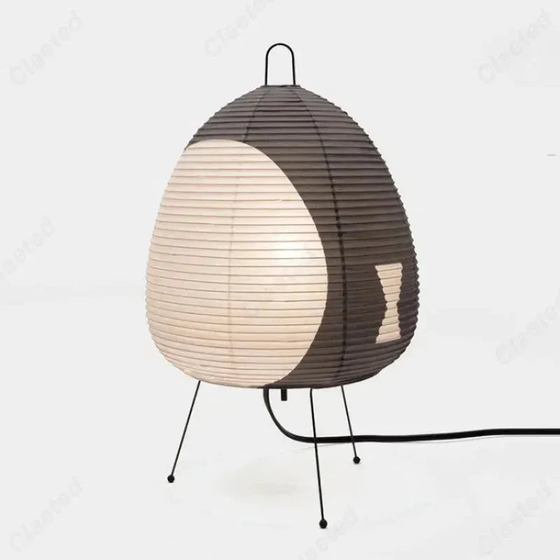 Petite lampe de table avec abat-jour en papier de riz et design minimaliste d’inspiration japonaise