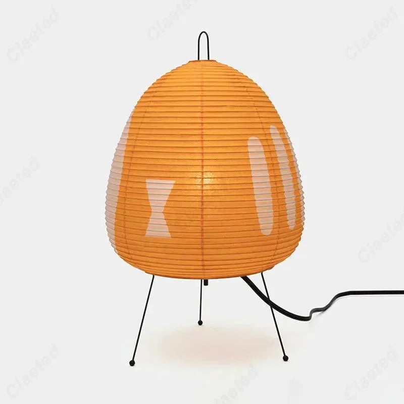 Petite lampe de table avec abat-jour en papier de riz et design minimaliste d’inspiration japonaise