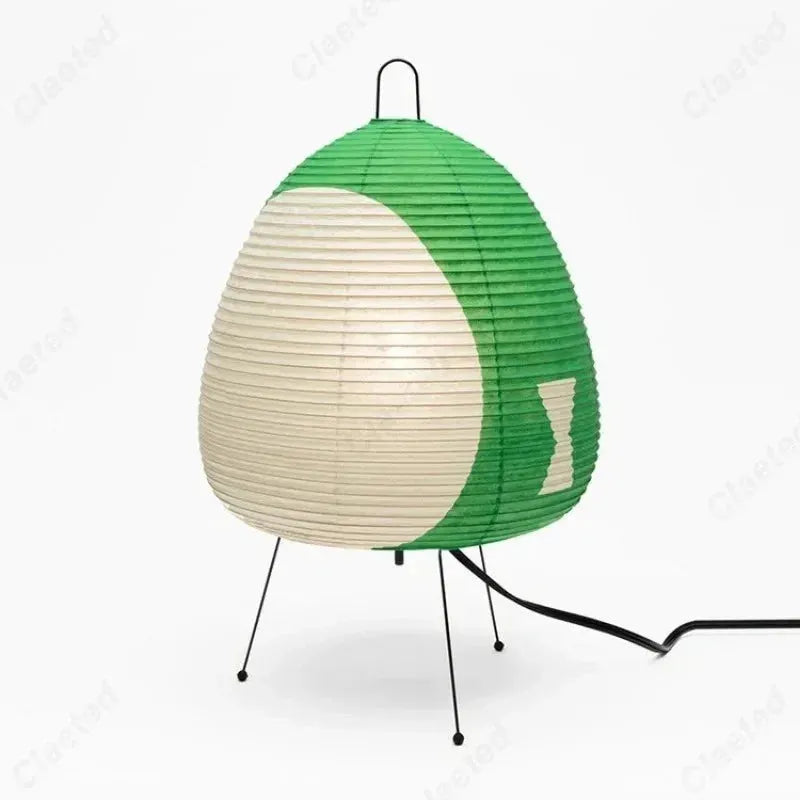 Petite lampe de table avec abat-jour en papier de riz et design minimaliste d’inspiration japonaise