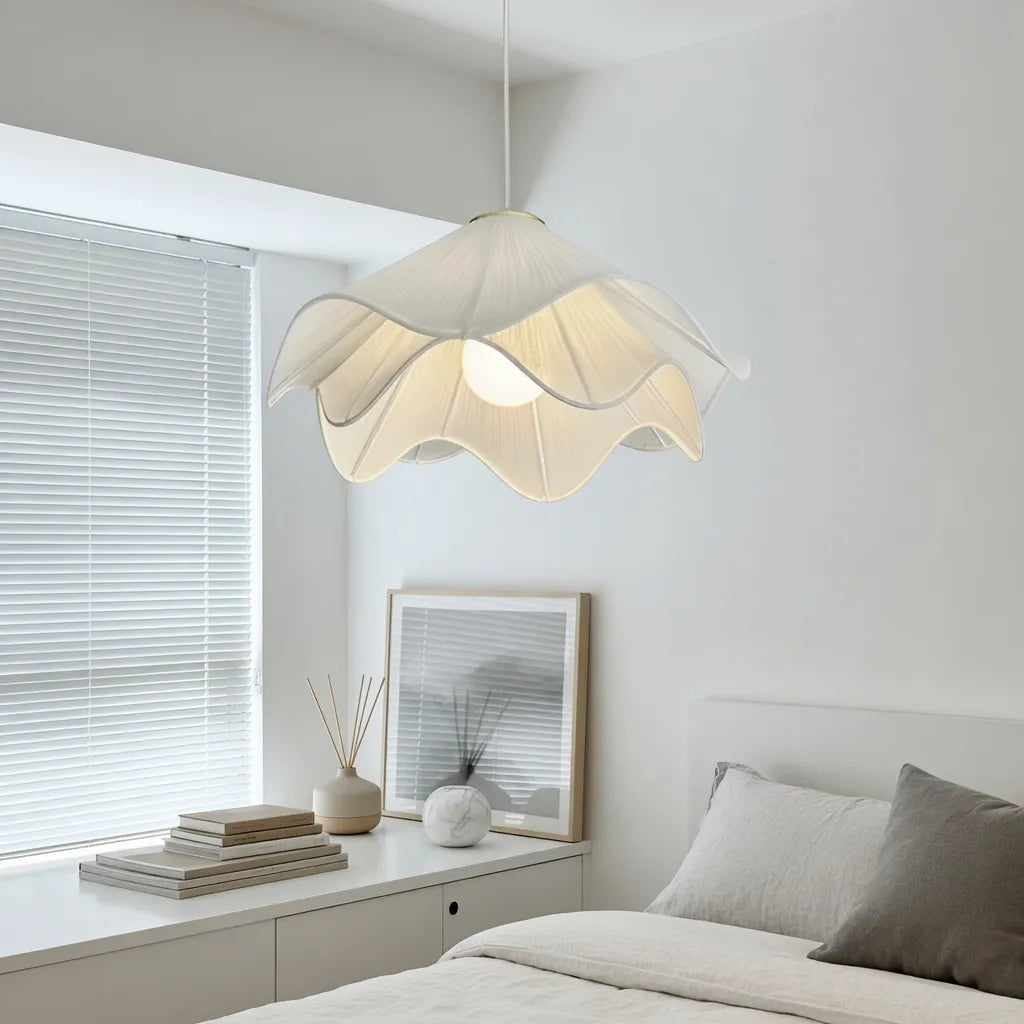Suspension avec abat-jour ondulé en tissu à plusieurs couches et suspension réglable