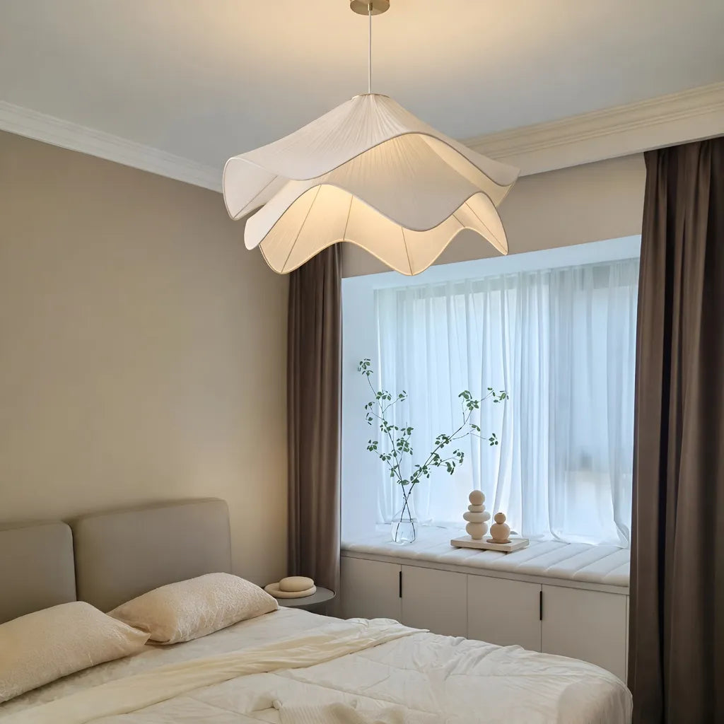 Suspension avec abat-jour ondulé en tissu à plusieurs couches et suspension réglable