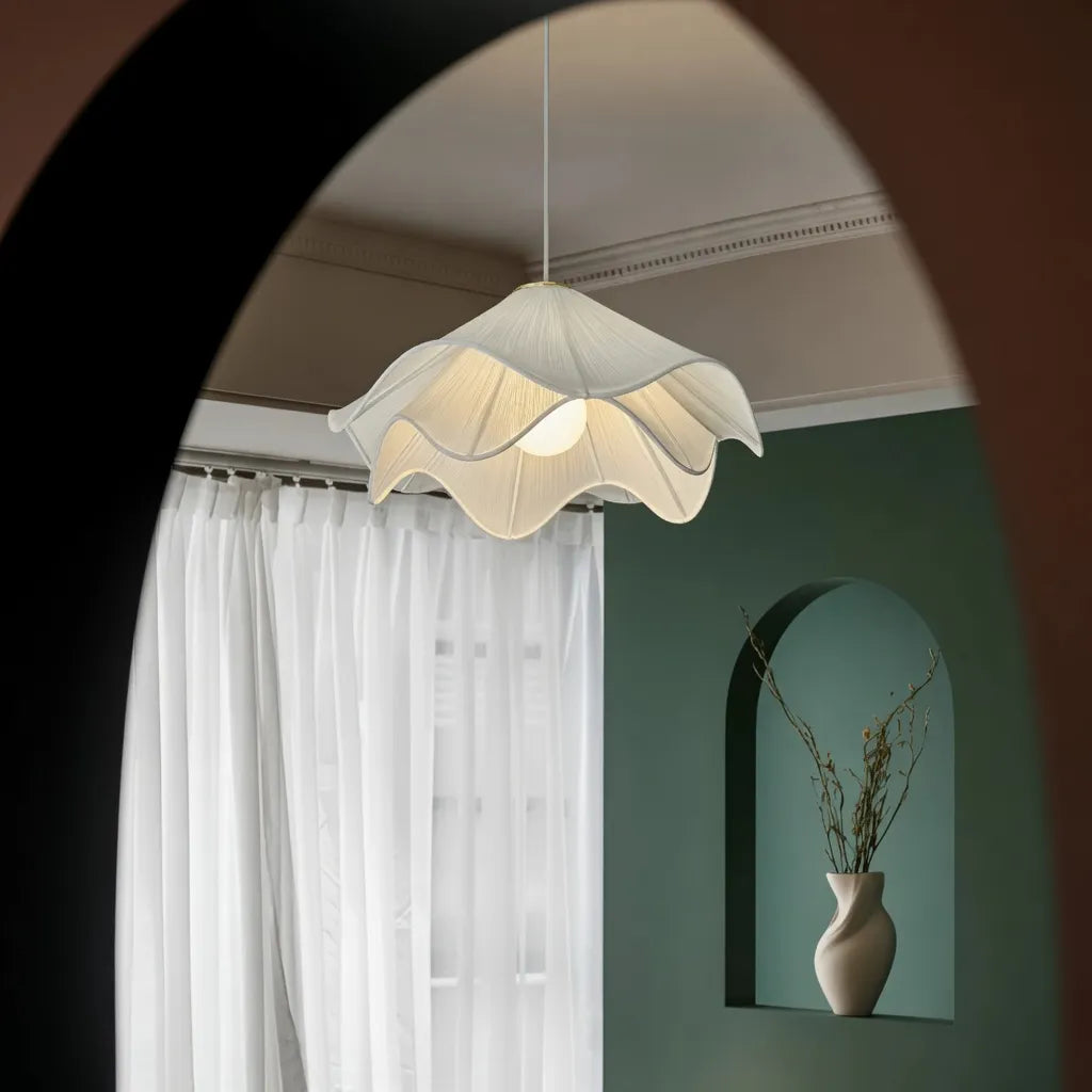 Suspension avec abat-jour ondulé en tissu à plusieurs couches et suspension réglable