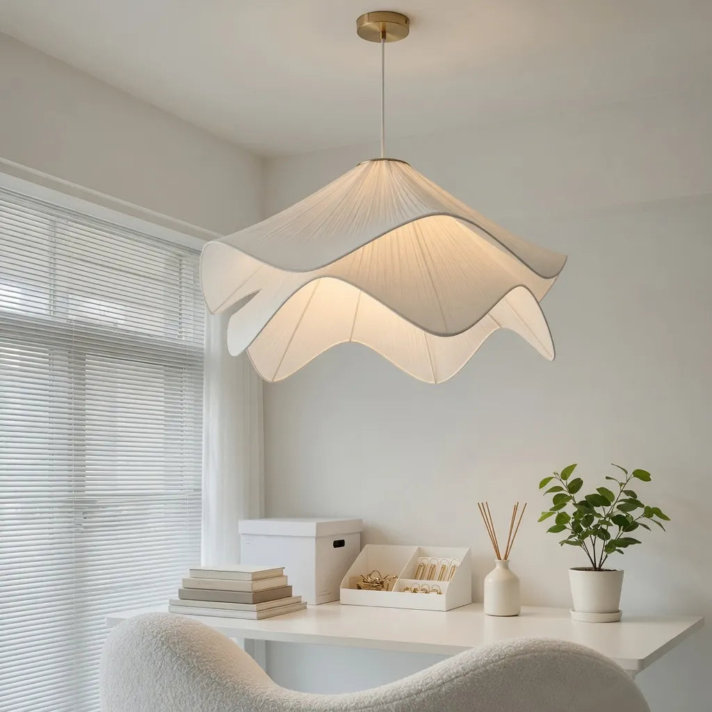 Suspension avec abat-jour ondulé en tissu à plusieurs couches et suspension réglable