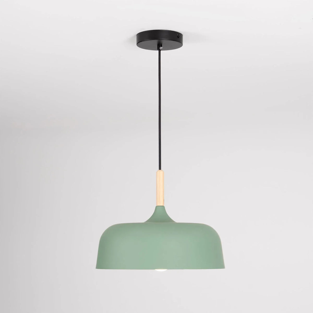 Suspension au design minimaliste en métal avec touche de bois pour le salon, la salle à manger ou la cuisine