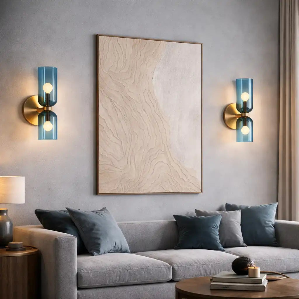 Wandleuchte mit zwei skulpturalen Glasschirmen, moderne zeitgenössische Beleuchtung