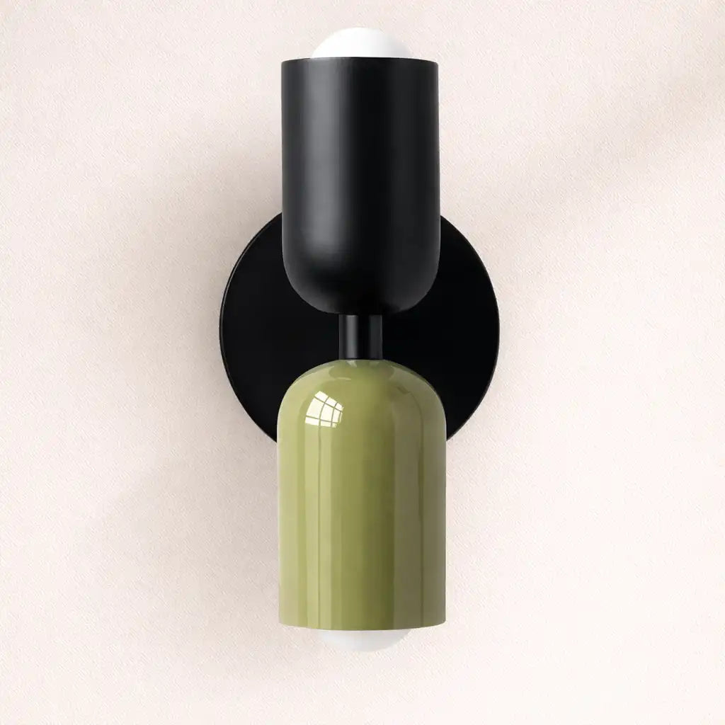 Applique murale avec verre diffusant une lumière douce et design minimaliste