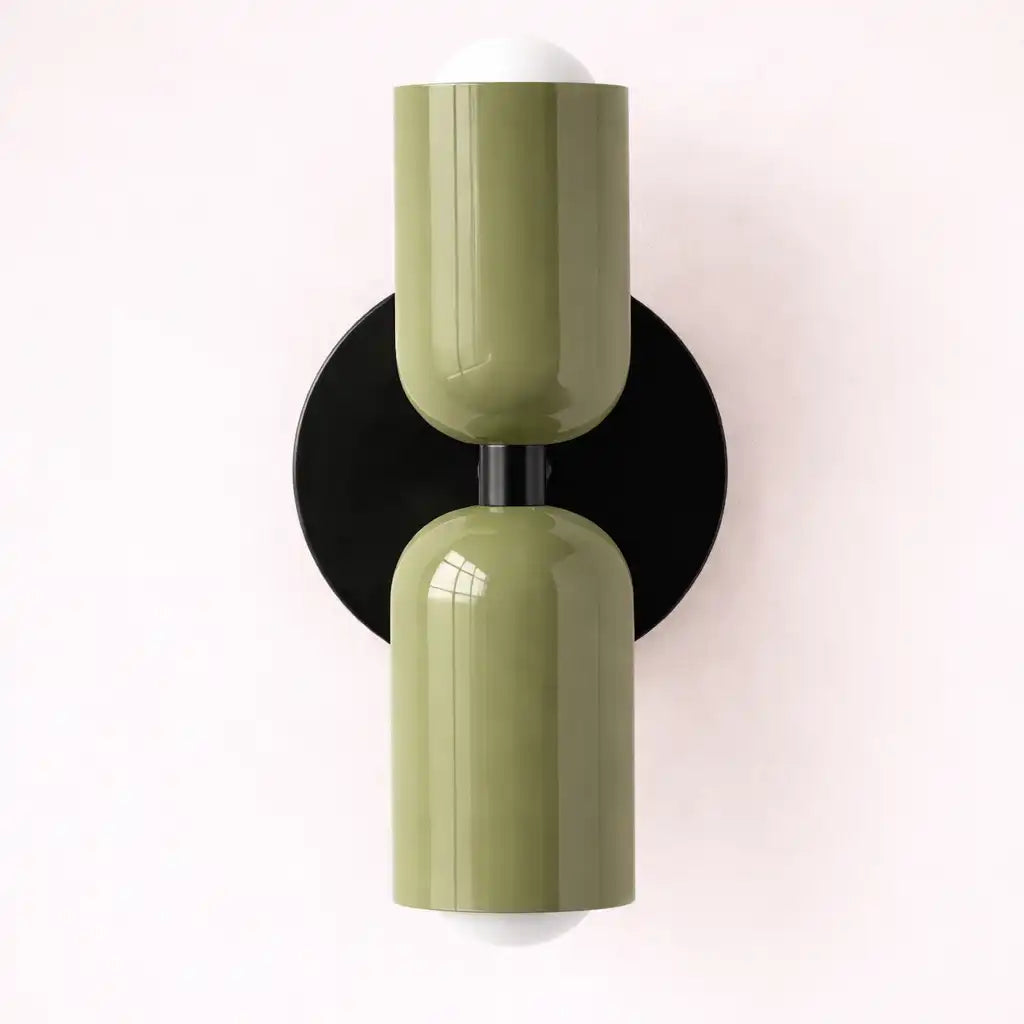 Applique murale avec verre diffusant une lumière douce et design minimaliste