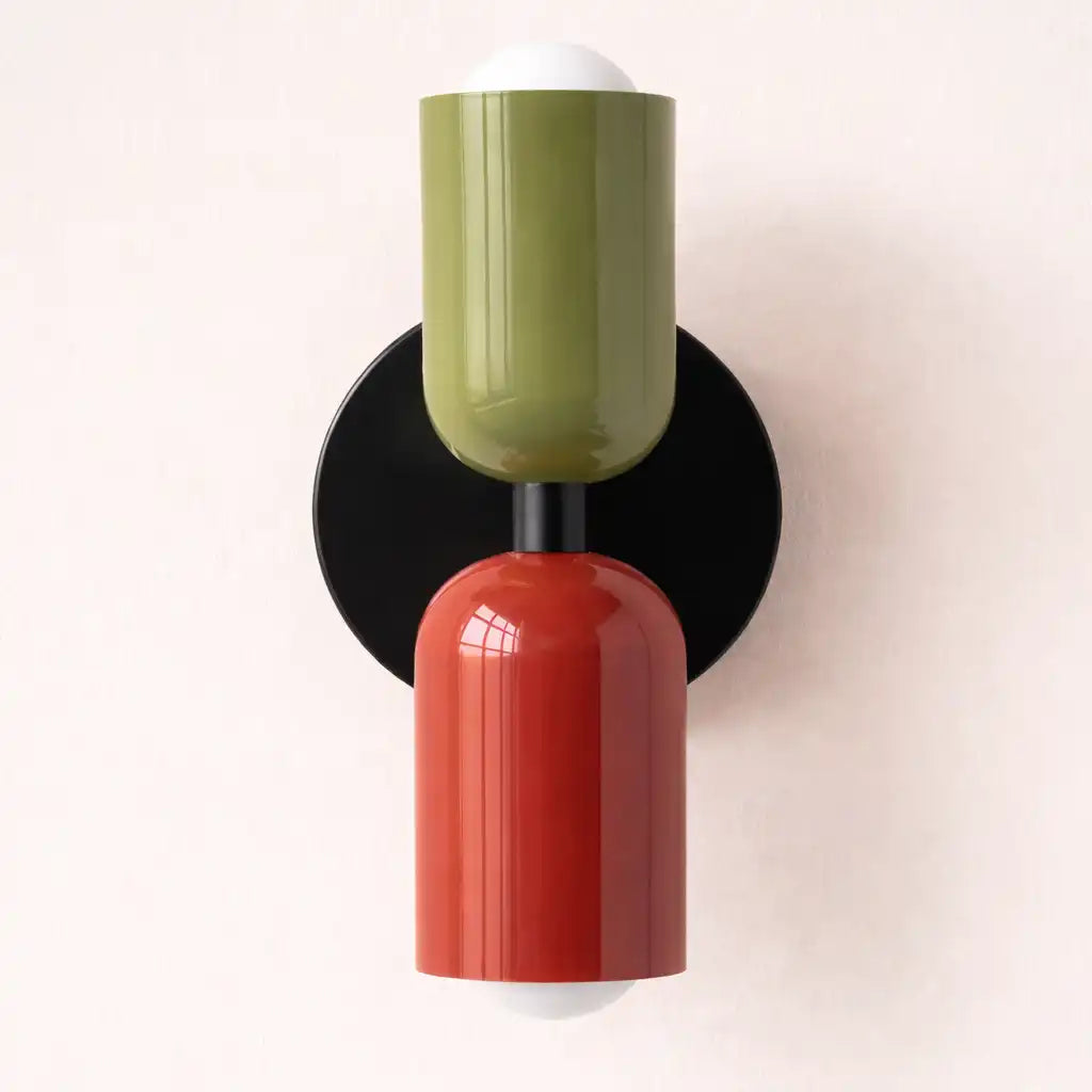 Applique con vetro dalla luce diffusa e design minimalista