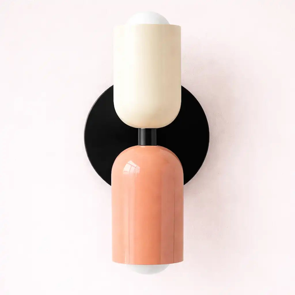 Applique murale avec verre diffusant une lumière douce et design minimaliste