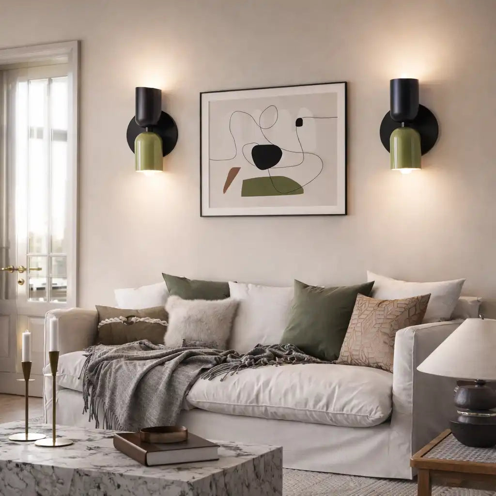 Applique con vetro dalla luce diffusa e design minimalista