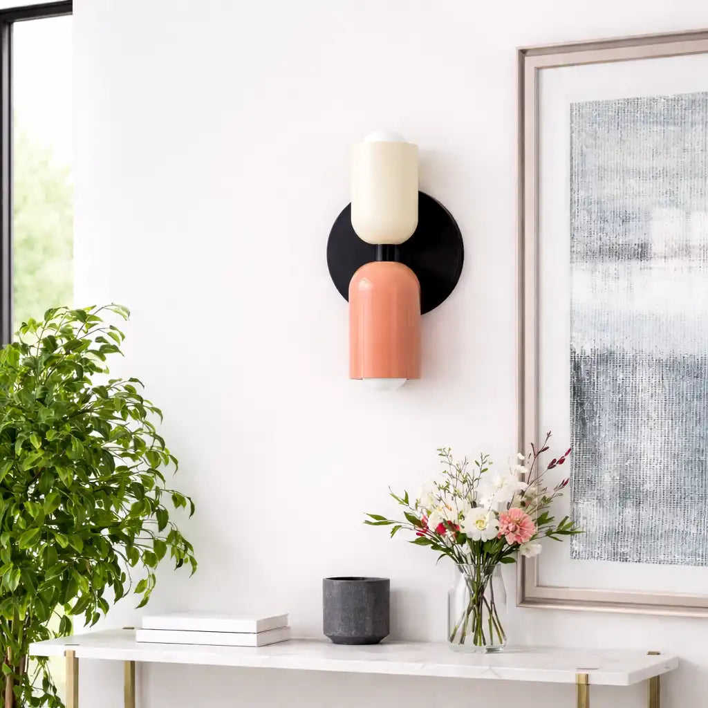 Applique con vetro dalla luce diffusa e design minimalista