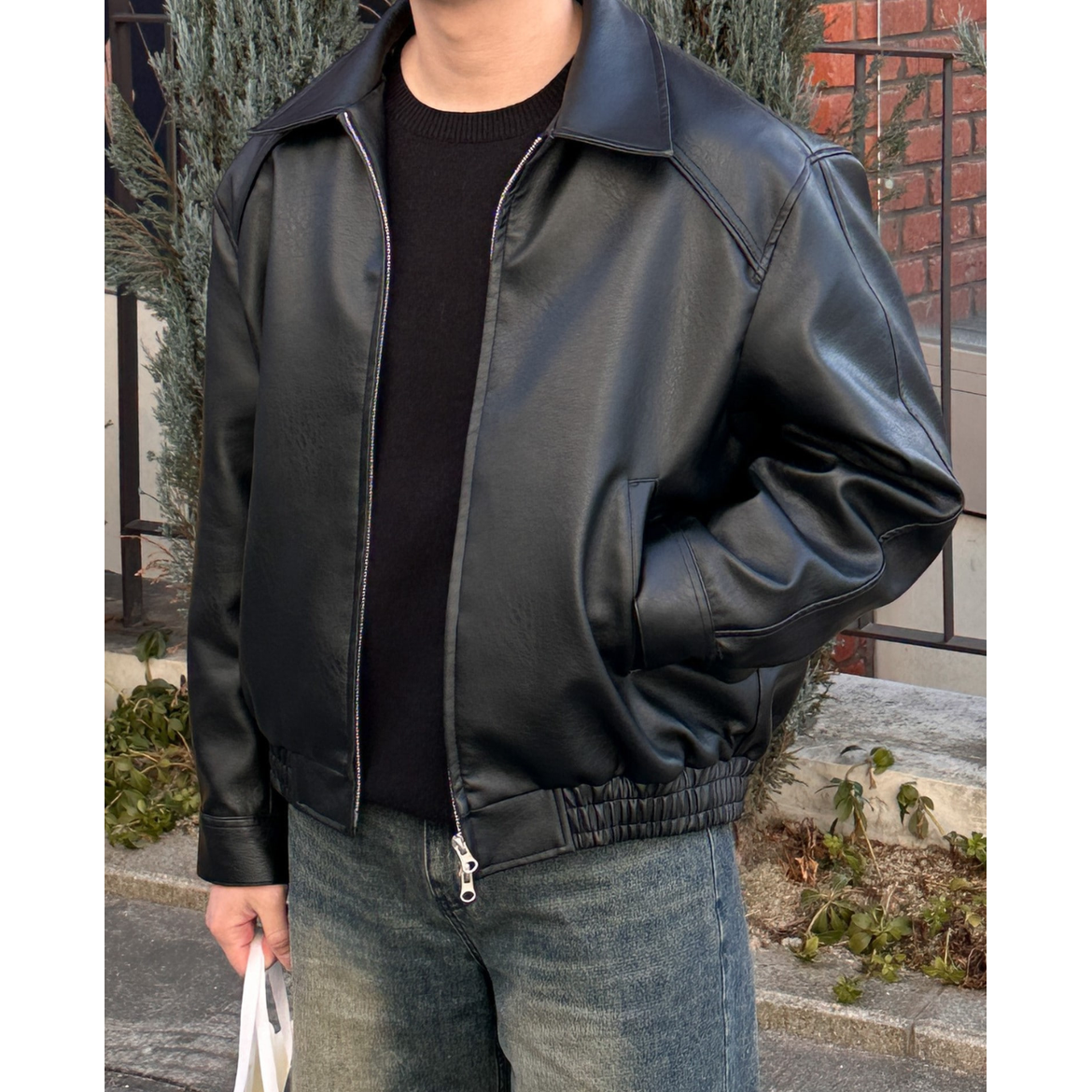 Men's Leather Bomber Jacket with Pointed Collar and Relaxed Fit - Image 4