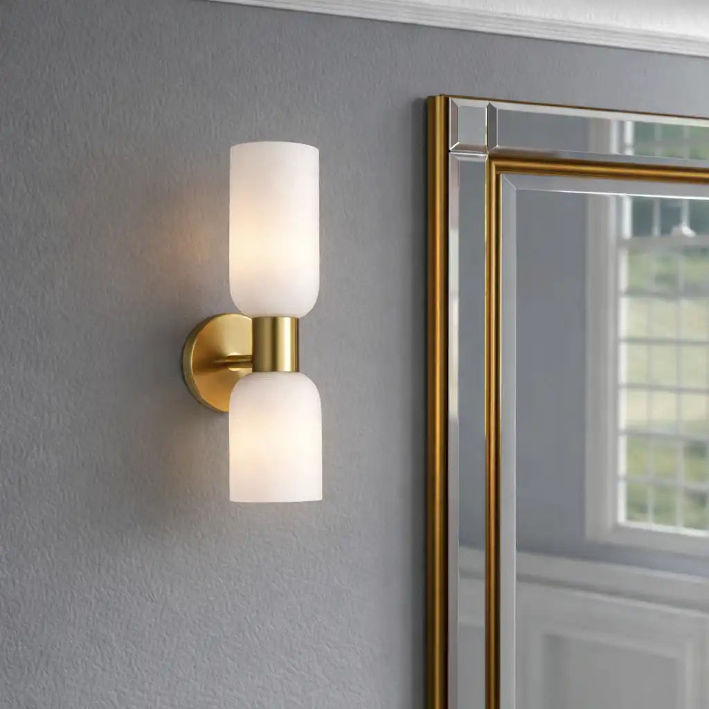 Applique con due diffusori in vetro sagomato e illuminazione moderna e contemporanea